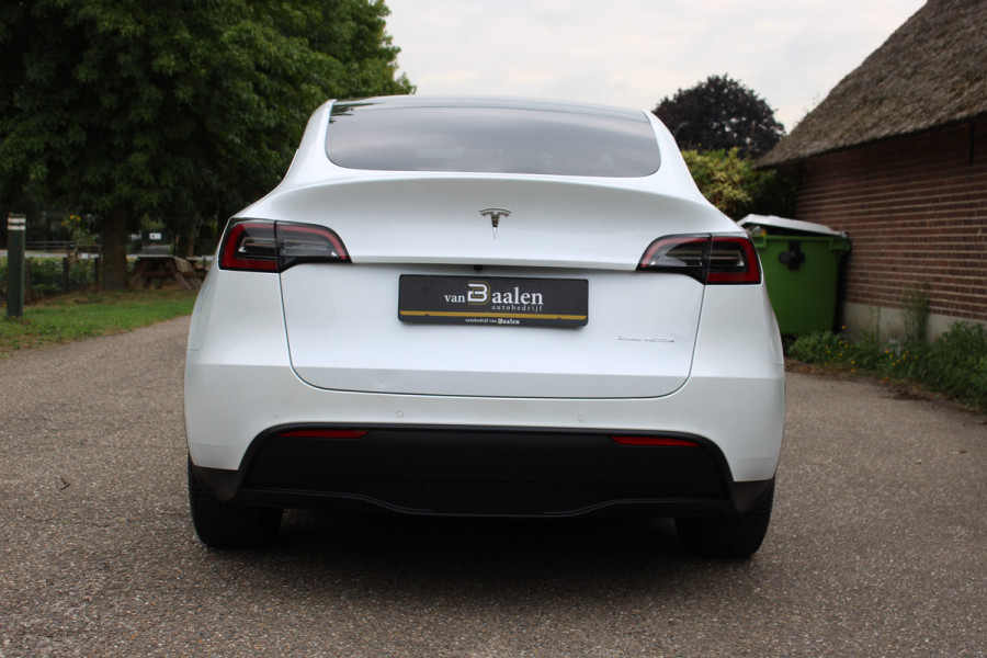Tesla Model Y Long Range AWD 75 kWh SOh 90.6% LEER NAVI PANO 124000KM!!!