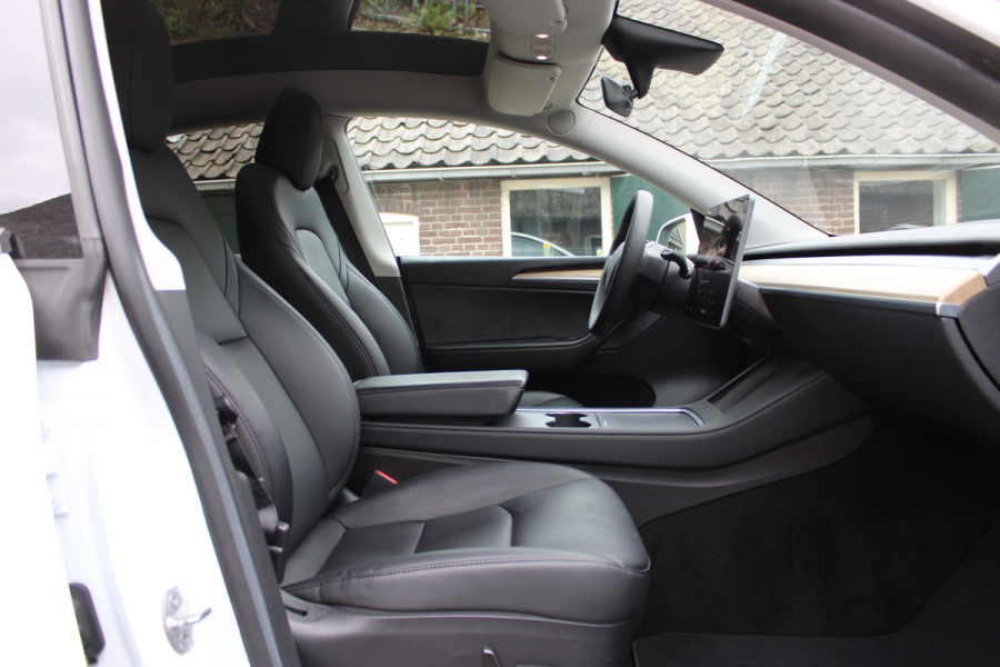 Tesla Model Y Long Range AWD 75 kWh SOh 90.6% LEER NAVI PANO 124000KM!!!