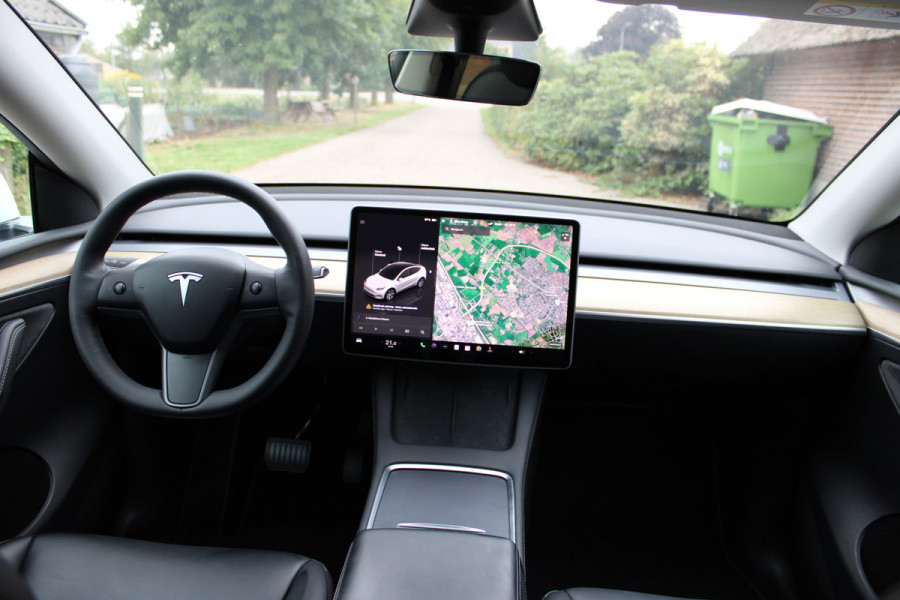 Tesla Model Y Long Range AWD 75 kWh SOh 90.6% LEER NAVI PANO 124000KM!!!