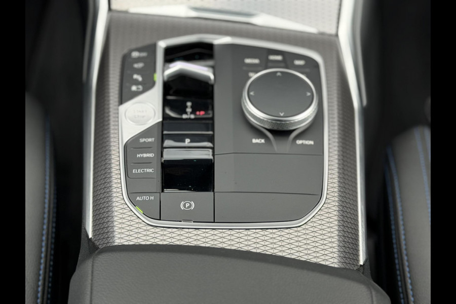 BMW 3 Serie Touring 330e xDrive M-Sport Pro |Pano|Driving Ass Prof|Innovation|360Cam|19"|