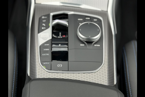 BMW 3 Serie Touring 330e xDrive M-Sport Pro |Pano|Driving Ass Prof|Innovation|360Cam|19"|