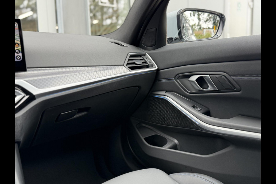 BMW 3 Serie Touring 330e xDrive M-Sport Pro |Pano|Driving Ass Prof|Innovation|360Cam|19"|
