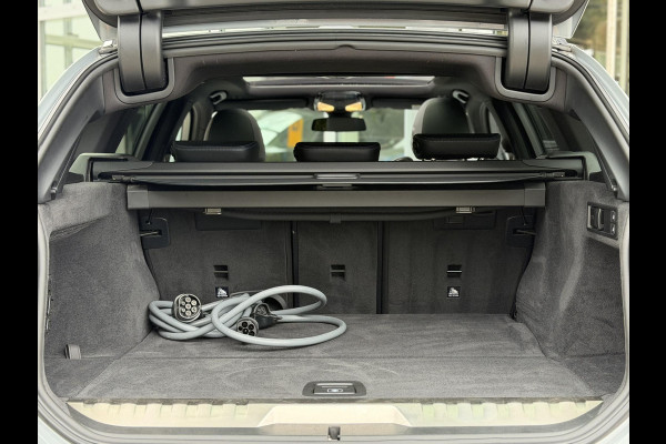 BMW 3 Serie Touring 330e xDrive M-Sport Pro |Pano|Driving Ass Prof|Innovation|360Cam|19"|