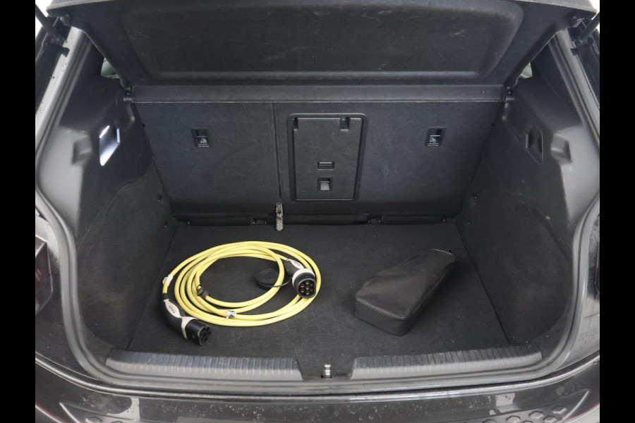 Volkswagen ID.3 PRO 58 KWH + SFEERVERLICHTING | ADAPTIVE CRUISE | 18 INCH | CAMERA | STOEL/STUURVERW. | CARPLAY