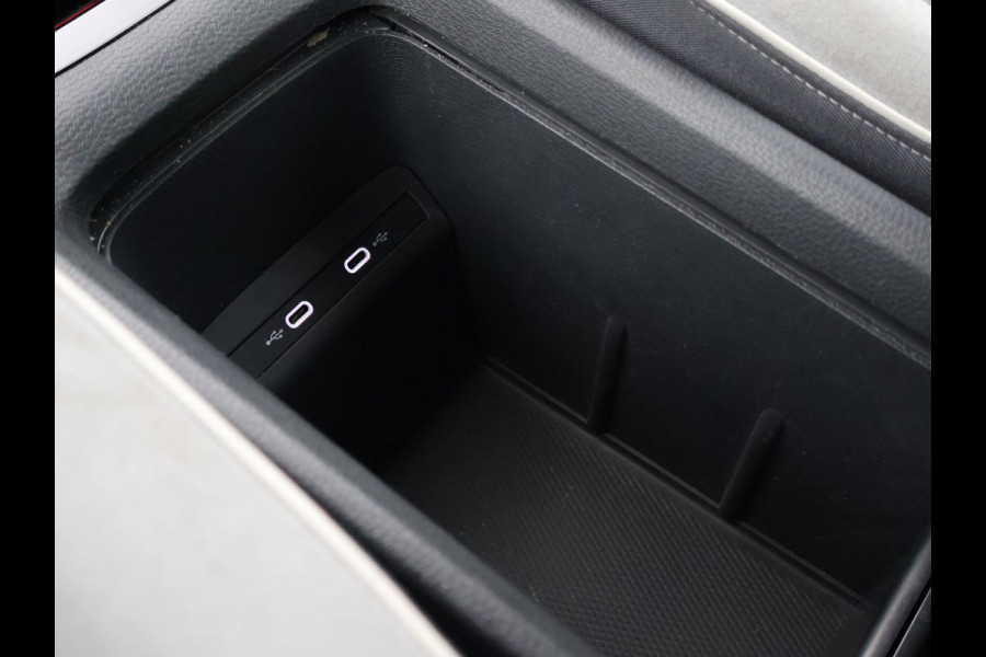 Volkswagen ID.3 PRO 58 KWH + SFEERVERLICHTING | ADAPTIVE CRUISE | 18 INCH | CAMERA | STOEL/STUURVERW. | CARPLAY