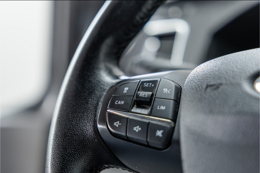 Ford Transit Custom 320 2.0 TDCI L2H1 Limited | ACC | L+R Schuifdeur | CarPlay | Navigatie | Camera | Trekhaak | Stoelverwarming | Nieuwe APK | DAB