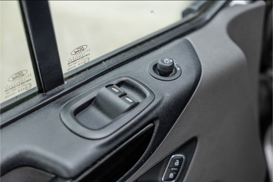 Ford Transit Custom 320 2.0 TDCI L2H1 Limited | ACC | L+R Schuifdeur | CarPlay | Navigatie | Camera | Trekhaak | Stoelverwarming | Nieuwe APK | DAB