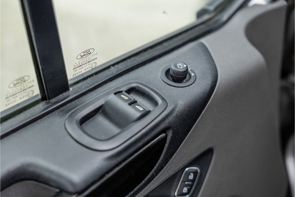 Ford Transit Custom 320 2.0 TDCI L2H1 Limited | ACC | L+R Schuifdeur | CarPlay | Navigatie | Camera | Trekhaak | Stoelverwarming | Nieuwe APK | DAB