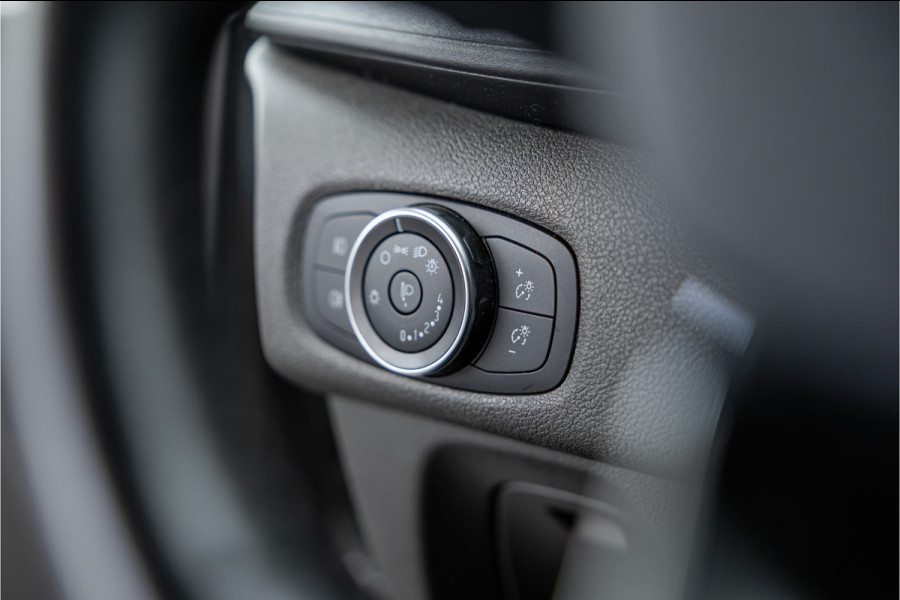 Ford Transit Custom 320 2.0 TDCI L2H1 Limited | ACC | L+R Schuifdeur | CarPlay | Navigatie | Camera | Trekhaak | Stoelverwarming | Nieuwe APK | DAB