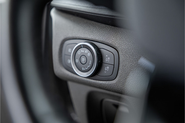 Ford Transit Custom 320 2.0 TDCI L2H1 Limited | ACC | L+R Schuifdeur | CarPlay | Navigatie | Camera | Trekhaak | Stoelverwarming | Nieuwe APK | DAB
