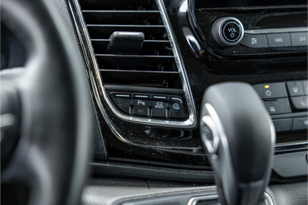 Ford Transit Custom 320 2.0 TDCI L2H1 Limited | ACC | L+R Schuifdeur | CarPlay | Navigatie | Camera | Trekhaak | Stoelverwarming | Nieuwe APK | DAB