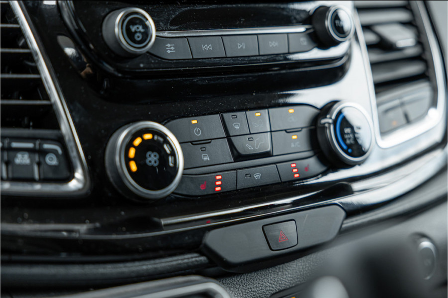 Ford Transit Custom 320 2.0 TDCI L2H1 Limited | ACC | L+R Schuifdeur | CarPlay | Navigatie | Camera | Trekhaak | Stoelverwarming | Nieuwe APK | DAB