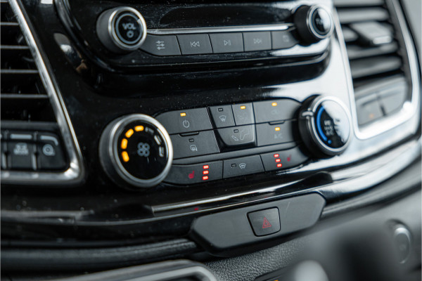 Ford Transit Custom 320 2.0 TDCI L2H1 Limited | ACC | L+R Schuifdeur | CarPlay | Navigatie | Camera | Trekhaak | Stoelverwarming | Nieuwe APK | DAB