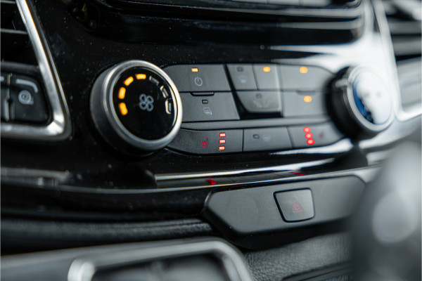 Ford Transit Custom 320 2.0 TDCI L2H1 Limited | ACC | L+R Schuifdeur | CarPlay | Navigatie | Camera | Trekhaak | Stoelverwarming | Nieuwe APK | DAB
