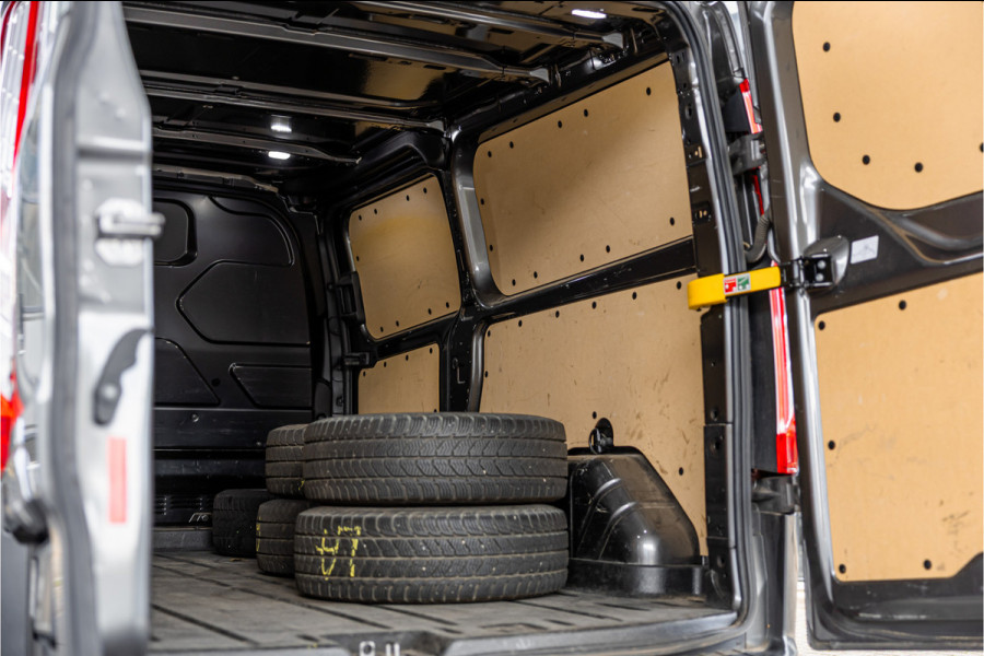 Ford Transit Custom 320 2.0 TDCI L2H1 Limited | ACC | L+R Schuifdeur | CarPlay | Navigatie | Camera | Trekhaak | Stoelverwarming | Nieuwe APK | DAB