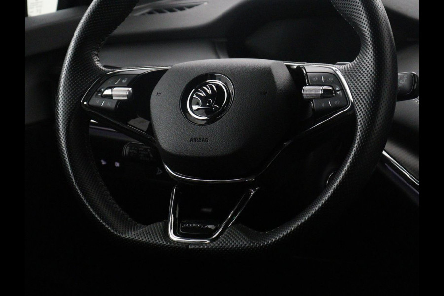 Škoda Enyaq iV 60 Sportline | SOH 92,3% | Leder/alcantara | Adaptive cruise | Stuur/stoel verwarming | Climate control | 3 zone klimaat | Sfeerverlichting | Carplay | Camera | Park assist