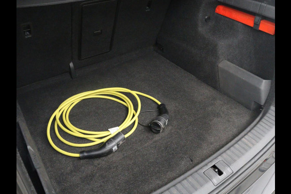 Škoda Enyaq iV 60 Sportline | SOH 92,3% | Leder/alcantara | Adaptive cruise | Stuur/stoel verwarming | Climate control | 3 zone klimaat | Sfeerverlichting | Carplay | Camera | Park assist