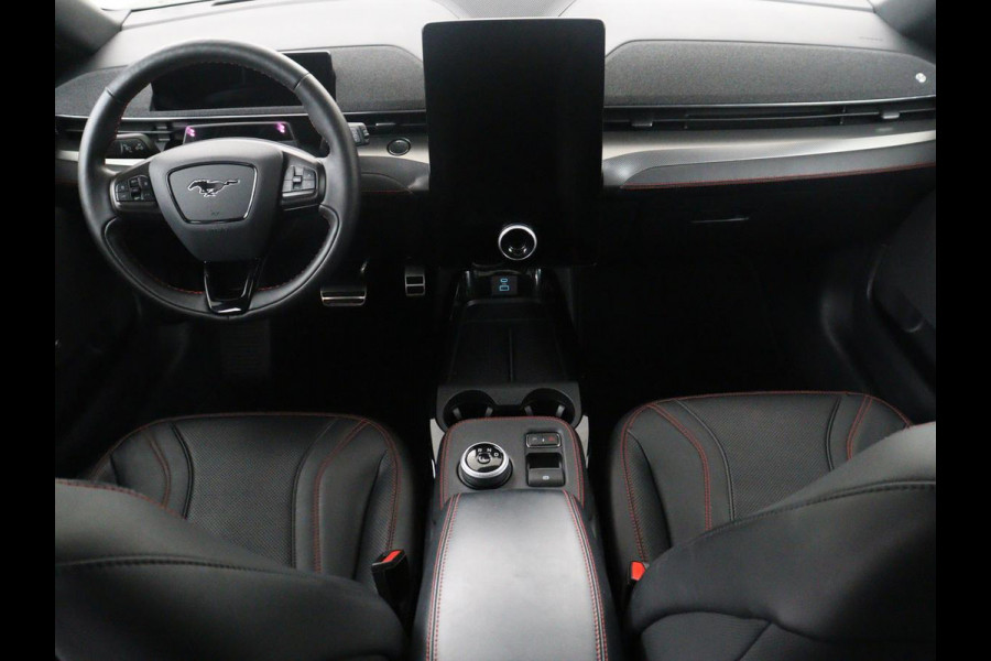 Ford Mustang Mach-E Extended First Edition AWD 98 kWh | SOH 92,4% | Leder | Panoramadak | Memory | Dode hoek | Adaptive cruise | Stuur/stoelverwarming | 360 camera | Park assist | Elektrische achterklep