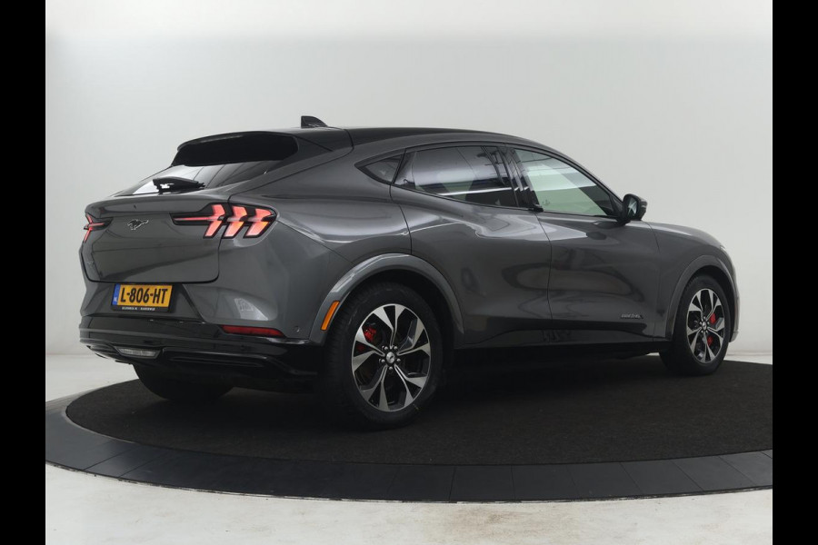 Ford Mustang Mach-E Extended First Edition AWD 98 kWh | SOH 92,4% | Leder | Panoramadak | Memory | Dode hoek | Adaptive cruise | Stuur/stoelverwarming | 360 camera | Park assist | Elektrische achterklep
