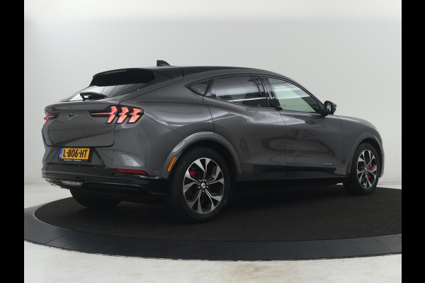 Ford Mustang Mach-E Extended First Edition AWD 98 kWh | SOH 92,4% | Leder | Panoramadak | Memory | Dode hoek | Adaptive cruise | Stuur/stoelverwarming | 360 camera | Park assist | Elektrische achterklep