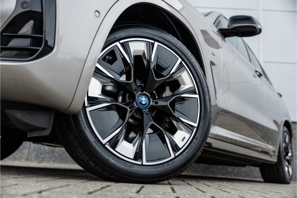 BMW iX3 High Executive M-Sport SOH 98% / Harman Kardon / Panorama / Trekhaak /