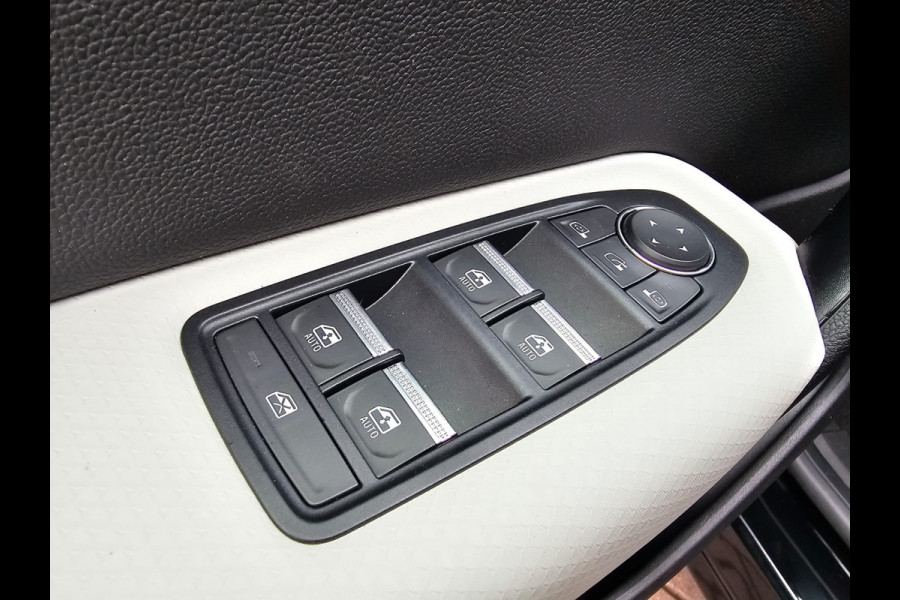 Renault Captur 1.3 TCe 155 Edition One | Navi | Camera | Panodak | Trekhaak | Stoelverwarming |