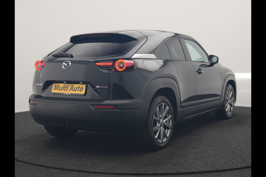 Mazda MX-30 e-SkyActiv R-EV 170 Makoto PHEV 170pk | Trekhaak Afn. | Panodak | Adaptive Cruise | Head Up | 360 Camera | Bose Audio | Lederen Sportstoelen Memory & Verwarmd | Keyless | Blis | Stuur Verwarmd | Navigatie | DAB | Plug In Hybrid |
