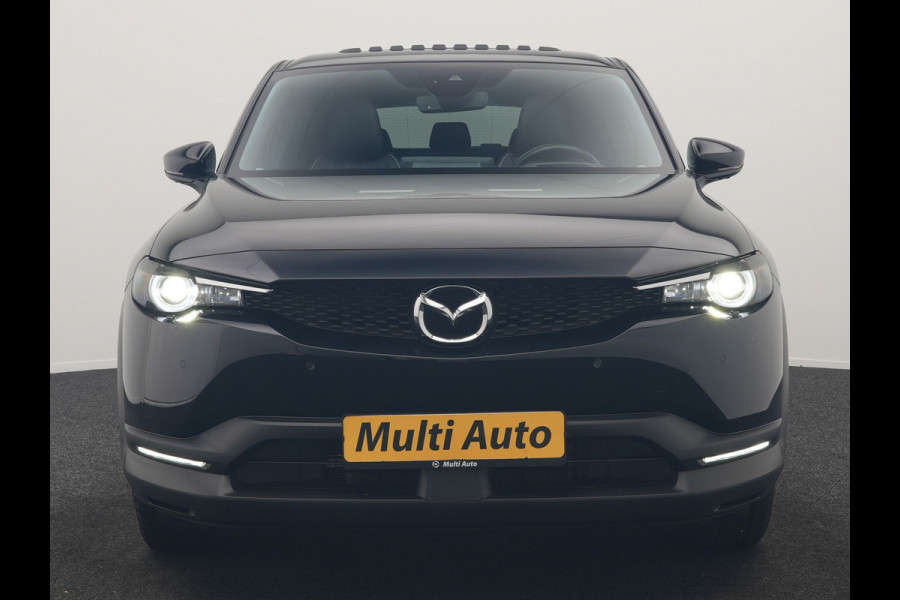 Mazda MX-30 e-SkyActiv R-EV 170 Makoto PHEV 170pk | Trekhaak Afn. | Panodak | Adaptive Cruise | Head Up | 360 Camera | Bose Audio | Lederen Sportstoelen Memory & Verwarmd | Keyless | Blis | Stuur Verwarmd | Navigatie | DAB | Plug In Hybrid |
