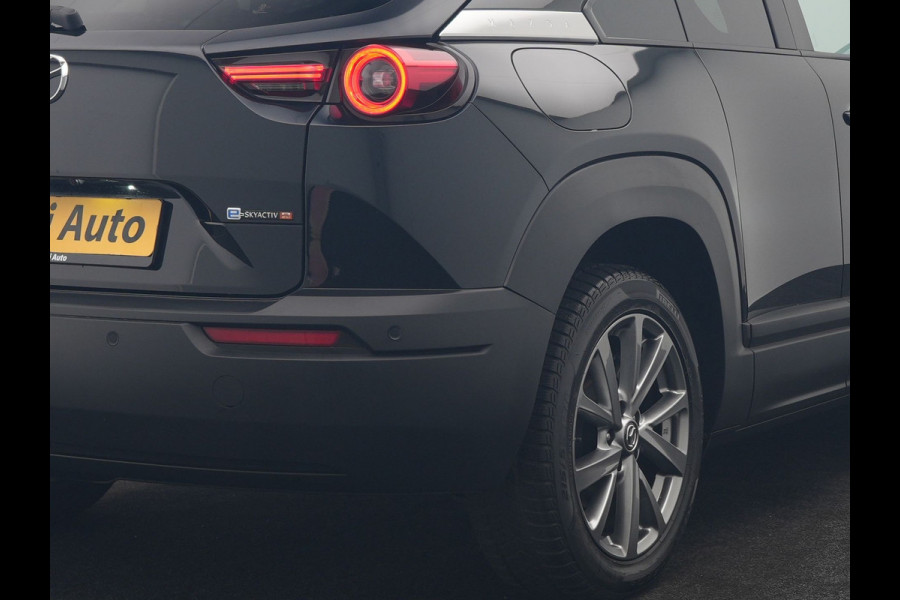 Mazda MX-30 e-SkyActiv R-EV 170 Makoto PHEV 170pk | Trekhaak Afn. | Panodak | Adaptive Cruise | Head Up | 360 Camera | Bose Audio | Lederen Sportstoelen Memory & Verwarmd | Keyless | Blis | Stuur Verwarmd | Navigatie | DAB | Plug In Hybrid |