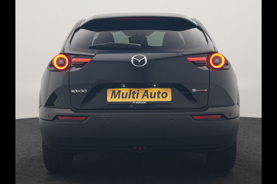 Mazda MX-30 e-SkyActiv R-EV 170 Makoto PHEV 170pk | Trekhaak Afn. | Panodak | Adaptive Cruise | Head Up | 360 Camera | Bose Audio | Lederen Sportstoelen Memory & Verwarmd | Keyless | Blis | Stuur Verwarmd | Navigatie | DAB | Plug In Hybrid |