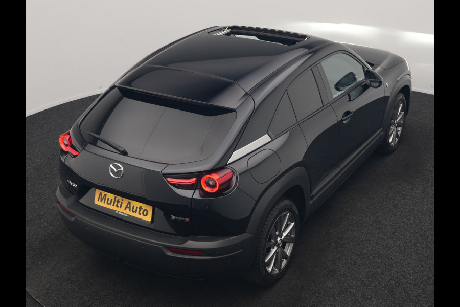 Mazda MX-30 e-SkyActiv R-EV 170 Makoto PHEV 170pk | Trekhaak Afn. | Panodak | Adaptive Cruise | Head Up | 360 Camera | Bose Audio | Lederen Sportstoelen Memory & Verwarmd | Keyless | Blis | Stuur Verwarmd | Navigatie | DAB | Plug In Hybrid |