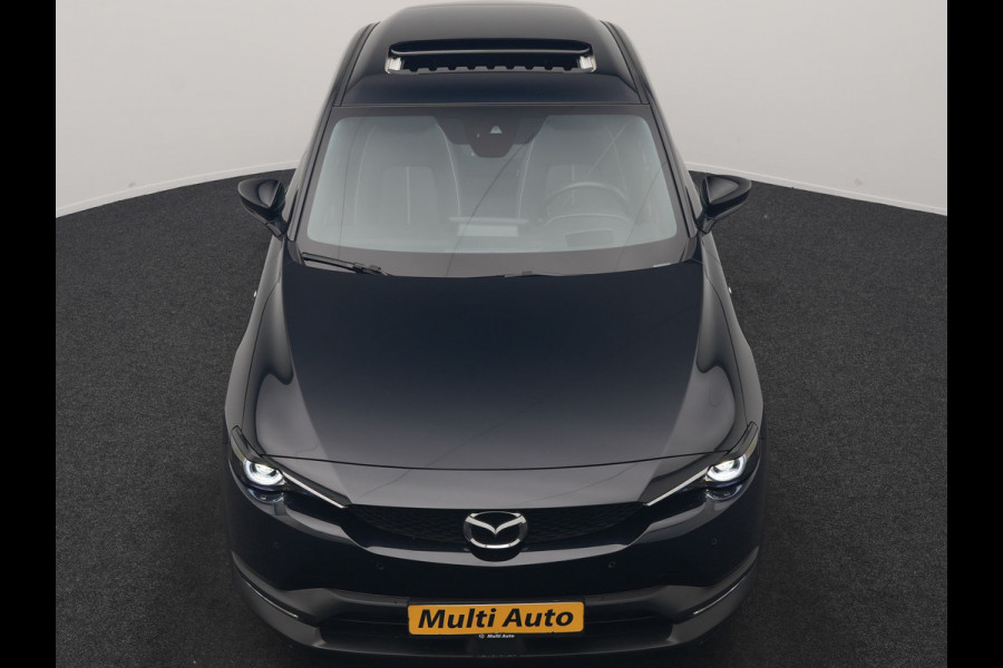 Mazda MX-30 e-SkyActiv R-EV 170 Makoto PHEV 170pk | Trekhaak Afn. | Panodak | Adaptive Cruise | Head Up | 360 Camera | Bose Audio | Lederen Sportstoelen Memory & Verwarmd | Keyless | Blis | Stuur Verwarmd | Navigatie | DAB | Plug In Hybrid |