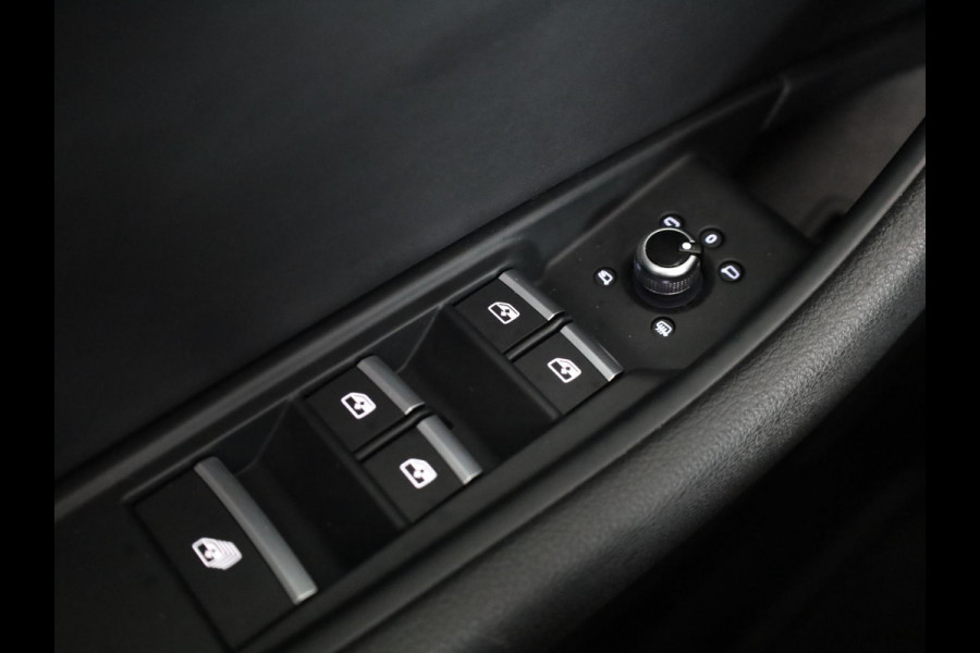 Audi A5 Cabriolet 40 TFSI Launch edition Sport 190pk | lederen bekleding, | Nekverwarming | matrix LED koplampen | Navigatiesysteem full map | Voorstoelen verwarmd