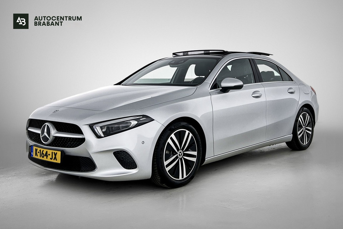 Mercedes-Benz A-Klasse 200 Business Solution Luxury (PANORAMADAK, SFEERVERLICHTING, TREKHAAK WEGKLAPBAAR, MULTIBEAM, ELEKT. STOELEN)