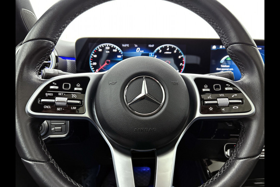 Mercedes-Benz A-Klasse 200 Business Solution Luxury (PANORAMADAK, SFEERVERLICHTING, TREKHAAK WEGKLAPBAAR, MULTIBEAM, ELEKT. STOELEN)