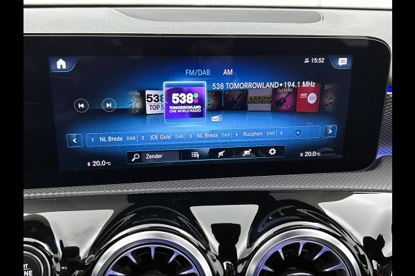 Mercedes-Benz A-Klasse 200 Business Solution Luxury (PANORAMADAK, SFEERVERLICHTING, TREKHAAK WEGKLAPBAAR, MULTIBEAM, ELEKT. STOELEN)