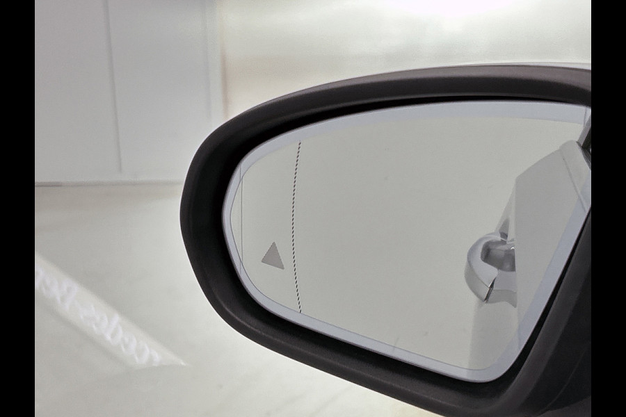 Mercedes-Benz A-Klasse 200 Business Solution Luxury (PANORAMADAK, SFEERVERLICHTING, TREKHAAK WEGKLAPBAAR, MULTIBEAM, ELEKT. STOELEN)