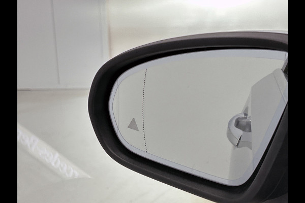 Mercedes-Benz A-Klasse 200 Business Solution Luxury (PANORAMADAK, SFEERVERLICHTING, TREKHAAK WEGKLAPBAAR, MULTIBEAM, ELEKT. STOELEN)