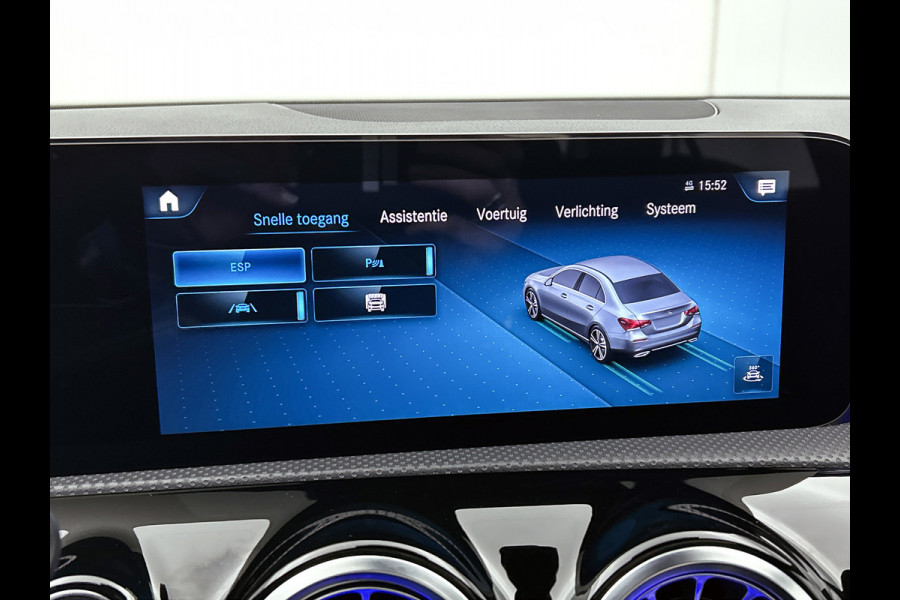 Mercedes-Benz A-Klasse 200 Business Solution Luxury (PANORAMADAK, SFEERVERLICHTING, TREKHAAK WEGKLAPBAAR, MULTIBEAM, ELEKT. STOELEN)