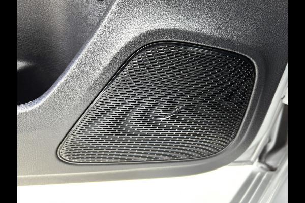 Mercedes-Benz A-Klasse 200 Business Solution Luxury (PANORAMADAK, SFEERVERLICHTING, TREKHAAK WEGKLAPBAAR, MULTIBEAM, ELEKT. STOELEN)