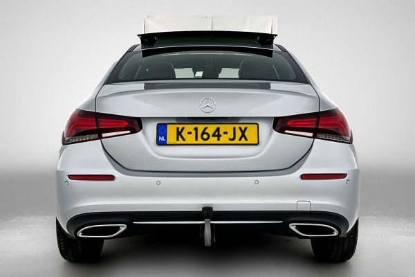 Mercedes-Benz A-Klasse 200 Business Solution Luxury (PANORAMADAK, SFEERVERLICHTING, TREKHAAK WEGKLAPBAAR, MULTIBEAM, ELEKT. STOELEN)