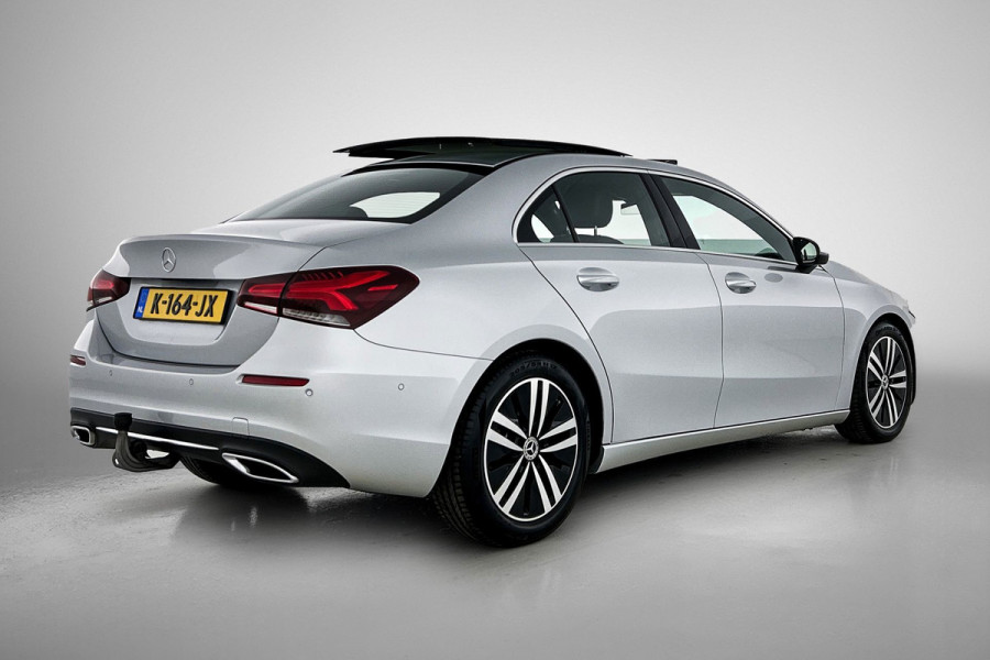 Mercedes-Benz A-Klasse 200 Business Solution Luxury (PANORAMADAK, SFEERVERLICHTING, TREKHAAK WEGKLAPBAAR, MULTIBEAM, ELEKT. STOELEN)