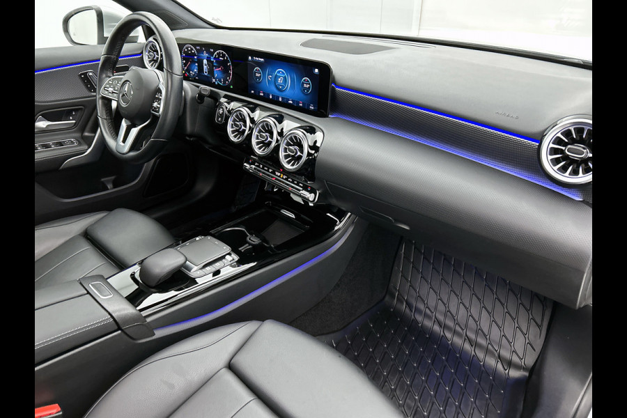 Mercedes-Benz A-Klasse 200 Business Solution Luxury (PANORAMADAK, SFEERVERLICHTING, TREKHAAK WEGKLAPBAAR, MULTIBEAM, ELEKT. STOELEN)