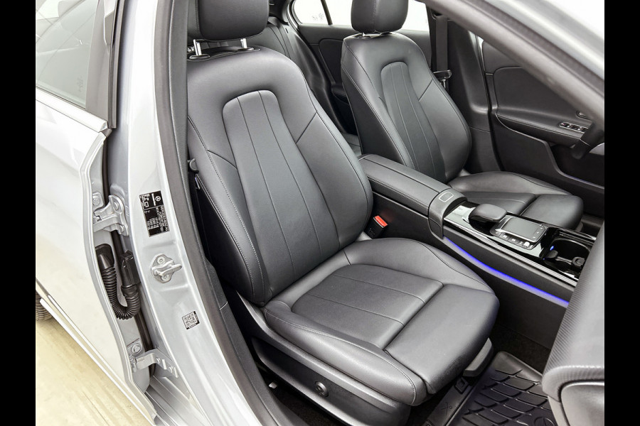 Mercedes-Benz A-Klasse 200 Business Solution Luxury (PANORAMADAK, SFEERVERLICHTING, TREKHAAK WEGKLAPBAAR, MULTIBEAM, ELEKT. STOELEN)