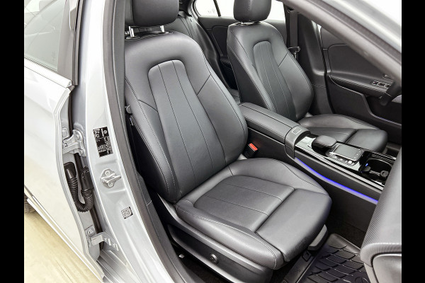 Mercedes-Benz A-Klasse 200 Business Solution Luxury (PANORAMADAK, SFEERVERLICHTING, TREKHAAK WEGKLAPBAAR, MULTIBEAM, ELEKT. STOELEN)