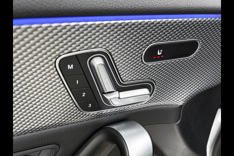 Mercedes-Benz A-Klasse 200 Business Solution Luxury (PANORAMADAK, SFEERVERLICHTING, TREKHAAK WEGKLAPBAAR, MULTIBEAM, ELEKT. STOELEN)