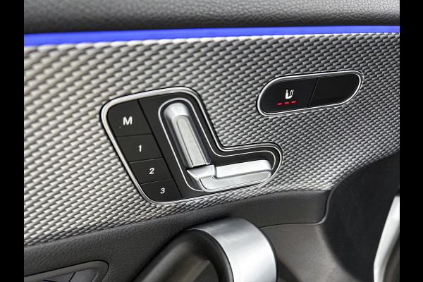 Mercedes-Benz A-Klasse 200 Business Solution Luxury (PANORAMADAK, SFEERVERLICHTING, TREKHAAK WEGKLAPBAAR, MULTIBEAM, ELEKT. STOELEN)