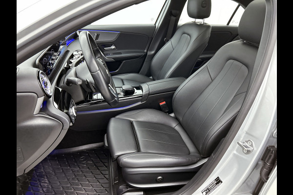 Mercedes-Benz A-Klasse 200 Business Solution Luxury (PANORAMADAK, SFEERVERLICHTING, TREKHAAK WEGKLAPBAAR, MULTIBEAM, ELEKT. STOELEN)