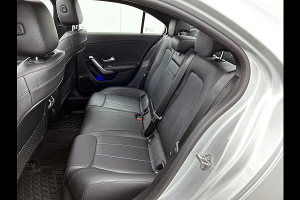Mercedes-Benz A-Klasse 200 Business Solution Luxury (PANORAMADAK, SFEERVERLICHTING, TREKHAAK WEGKLAPBAAR, MULTIBEAM, ELEKT. STOELEN)