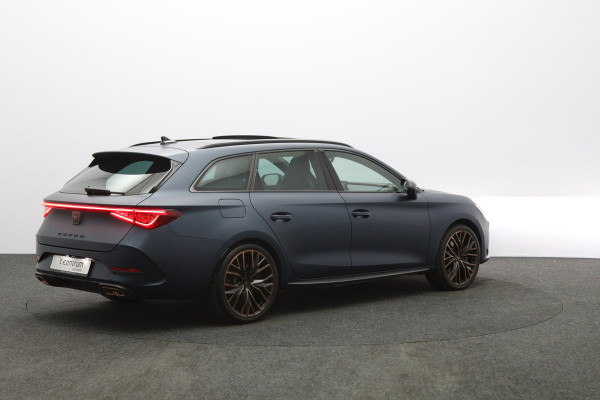 CUPRA Leon Sportstourer 1.4 e-Hybrid 245 PK VZ Copper Edition PHEV, Panoramadak, Kuipstoelen, Adap. Cruise Control, Matrix-LED